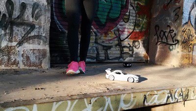 Sneakergirly – Rc Car Crush With Pink Boots